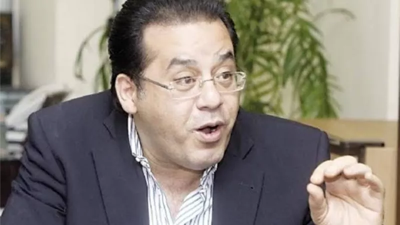 ناشط الدولارات لطخ وجهه بألوان الدهانات.. ومواقع الإخوان روجت للبيان المضروب