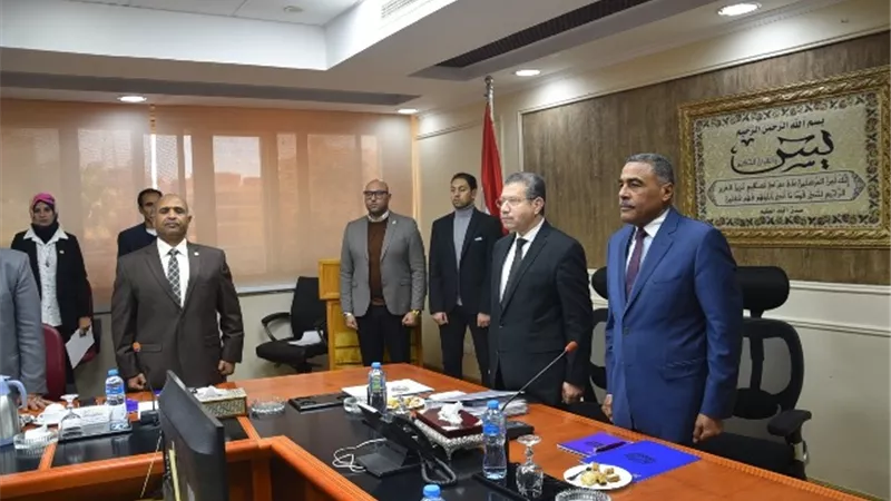رئيس جامعة مطروح يستقبل المحافظ في اجتماع مجلس الجامعة
