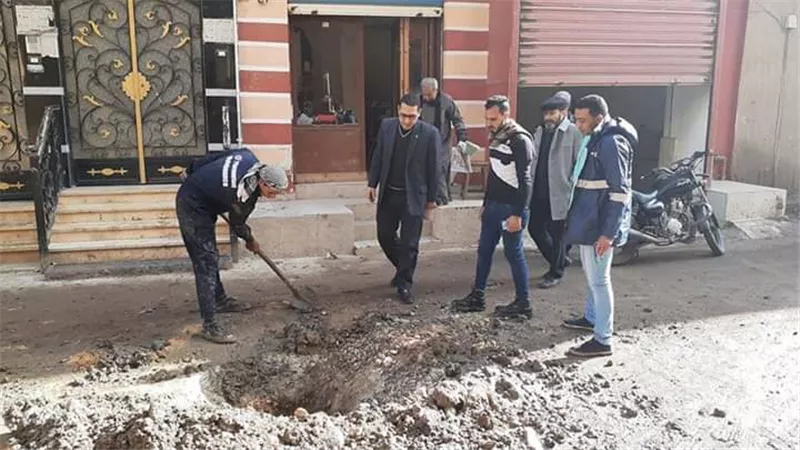 محافظ كفرالشيخ يتابع أعمال توصيل خطوط الغاز الطبيعى والمرافق والتمهيد للرصف ببيلا