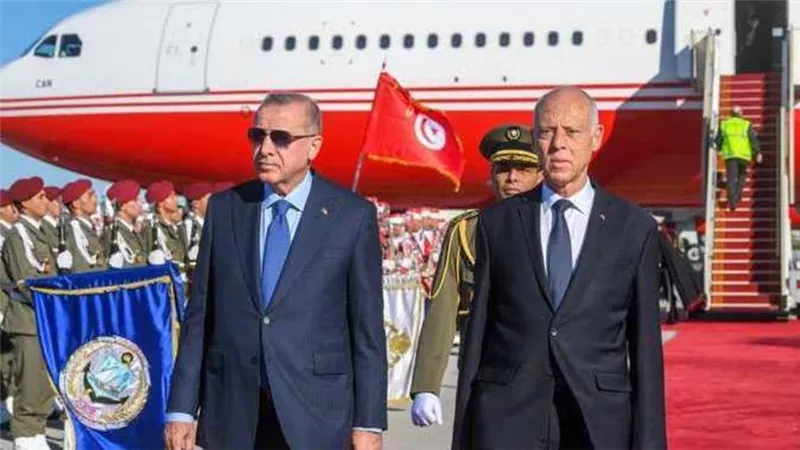 شاهد.. استنكار واسع لزيارة أردوغان ومحاولة توريط تونس في تدخلاته في الشؤون العربية