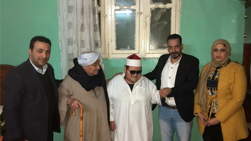 التضامن تستجيب لقصّة الطالب الكفيف وجدّه: توفير مُرافق ودراسة حالة الأسرة لمنحهم مساعدات كرامة
