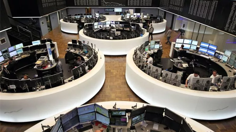 هبوط أسهم أوروبا وسط هدوء عطلات الكريسماس
