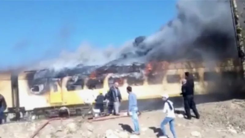 احتراق قطار منوف - طنطا بمحطة سكك حديد كفرالزيات