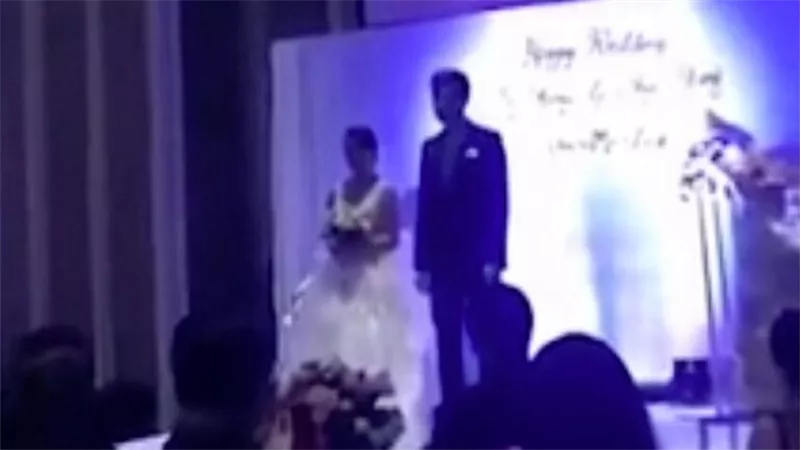 يعرض فيديو صادم لعروسته بحفل الزفاف