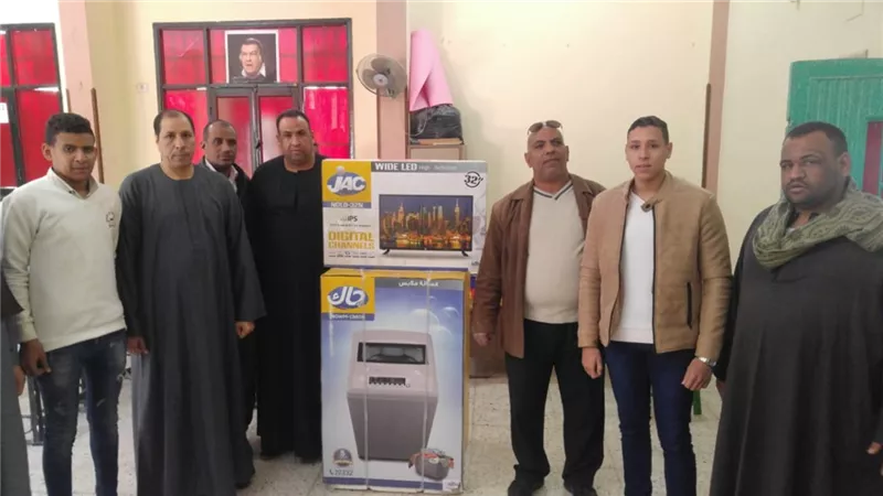 مستقبل وطن بقنا يدعم معهد النور للمكفوفين بأجهزة كهربائية متنوعة
