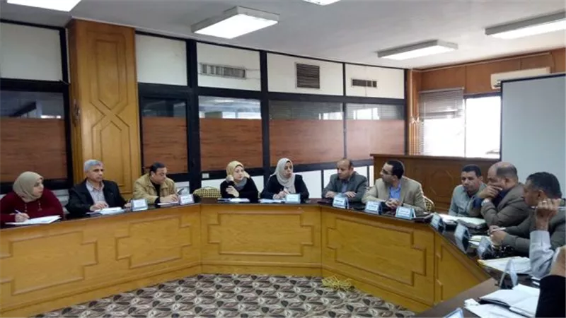 الإسماعيلية تعتمد خطة تطوير طرق القري الأكثر أحتياجا.صور