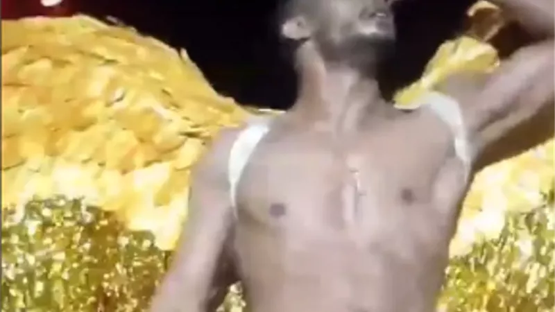 شاهد.. محمد رمضان يرتدى جناحات.. إعرف التفاصيل
