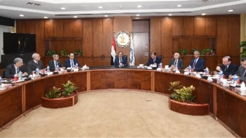 الملا يعقد اجتماعاً مع قيادات 