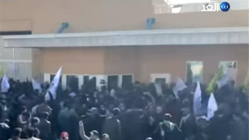 محلل سياسى: اقتحام السفارة الأمريكية في بغداد.. مؤشر خطير على غياب أجهزة الدولة.. فيديو