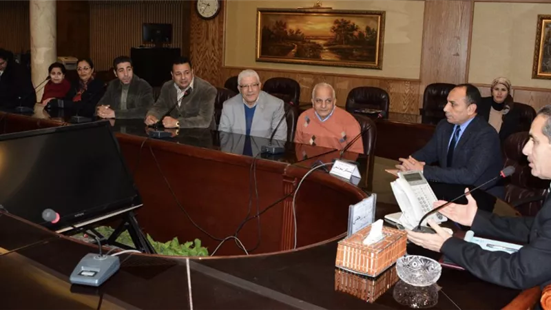 محافظ الغربية .. يلتقى بالعاملين المسيحيين بالديوان العام لتهنئتهم برأس السنة الميلادية وأعياد الميلاد
