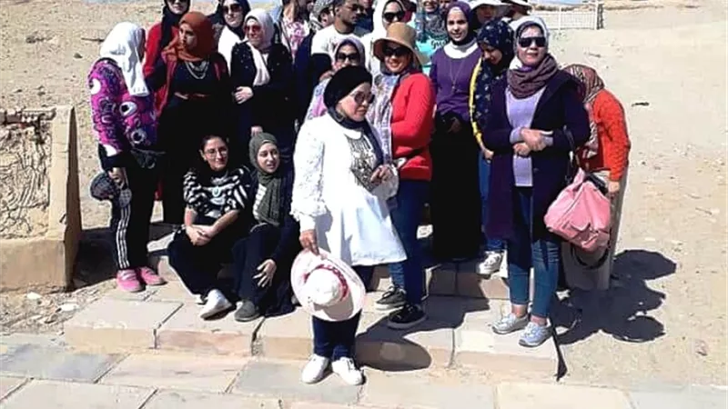 الوادى الجديد تستقبل ثالث أفواج شباب المحافظات لتنشيط السياحة.. بالصور