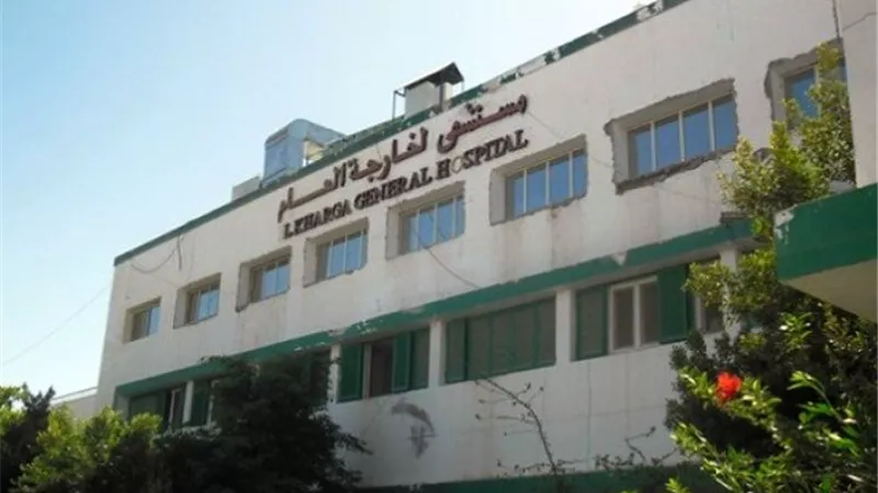 خروج مصابى حادث كمين السلام من مستشفي الخارجة ورئيس المباحث بالرعاية