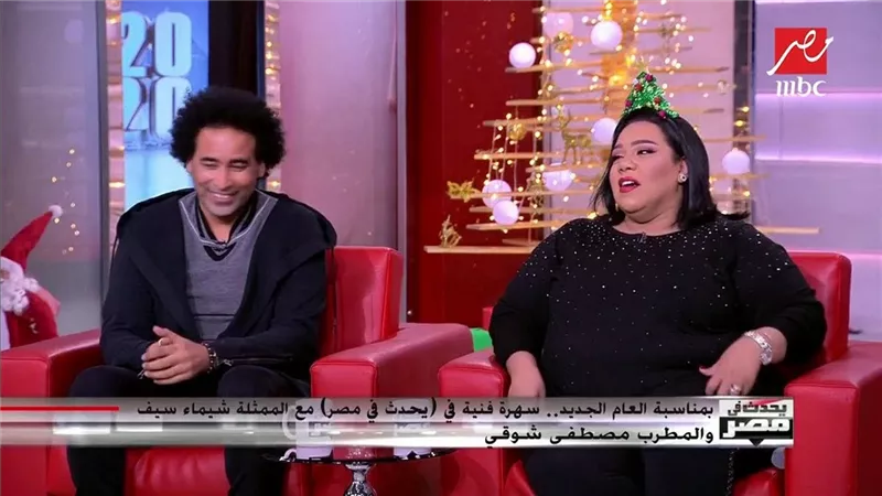 بالفيديو : شيماء سيف تألف أغنية على الهواء