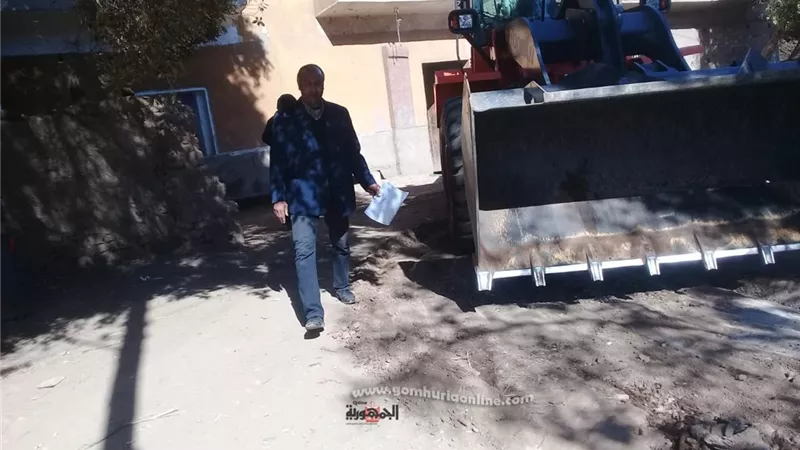فتح طرق ورفع 10 أطنان مخلفات بقرية الصعايدة شمال الأقصر