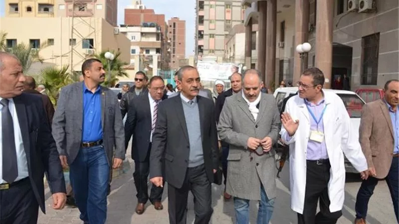 محافظ الإسماعيلية يتفقد تجهيزات مستشفى الأورام للتأمين الشامل .صور