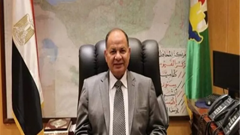محافظ أسيوط يناقش رفع كفاءة الطرق وتحديد ضوابط رد الشئ لأصله
