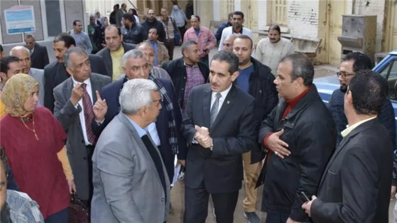 محافظ الغربية يتابع المشروعات الجارية بالقطاع الصحى بالمحلة ويطمئن على تأمين الكنائس -صور