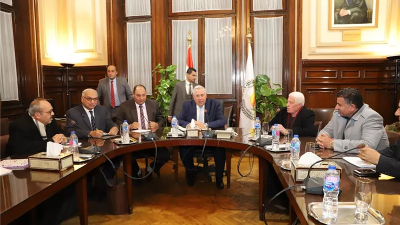 وزير الزراعة يبحث مع التعاونيات الزراعية تعميق دورها لخدمة الفلاح - صور