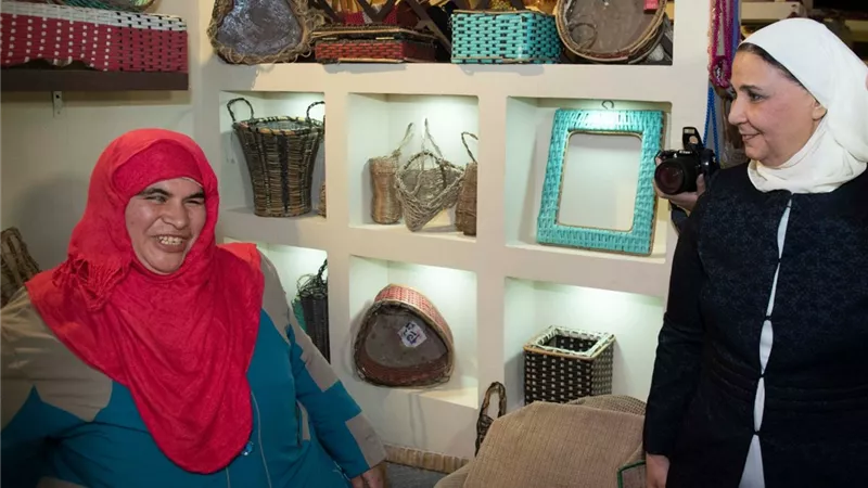 القباج تتابع معرض ديارنا للحرف اليدوية.. والمبيعات تتخطي مليون ونصف جنيه