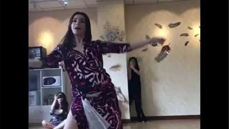 جوهرة تتجه للرقص في البيت بعد حكم حبسها