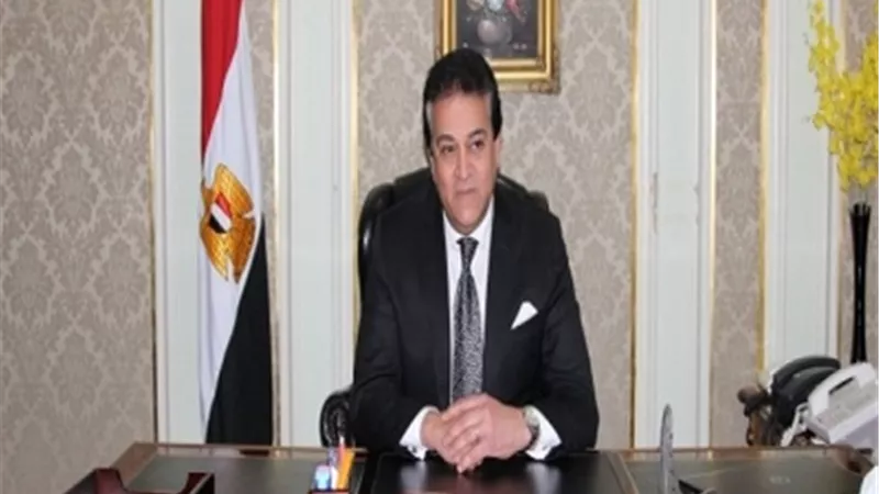 وزير التعليم العالي يتلقى تقريرًا حول مسابقة الجامعة صديقة البيئة