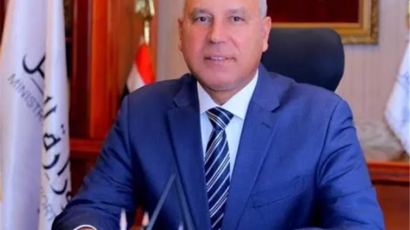 وزير النقل يتفقد محور الشهيد باسم فكرى بقنا .. بعد قليل