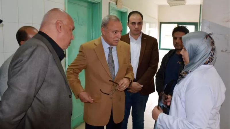 جولة مفاجئة لمحافظ القليوبية على أماكن الخدمات والمستشفيات