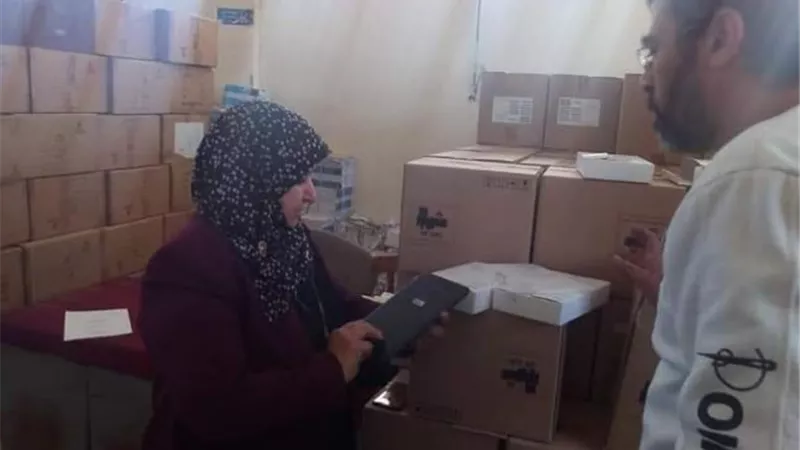 السويس تسلم حصتها من التابلت لطلاب الصف الأول الثانوي