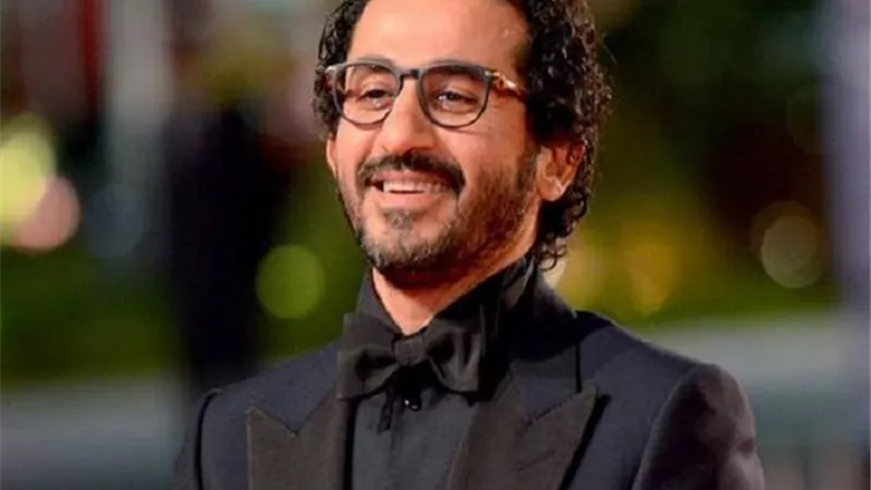 أحمد حلمى يهنئ تامر حسنى بنجاح 