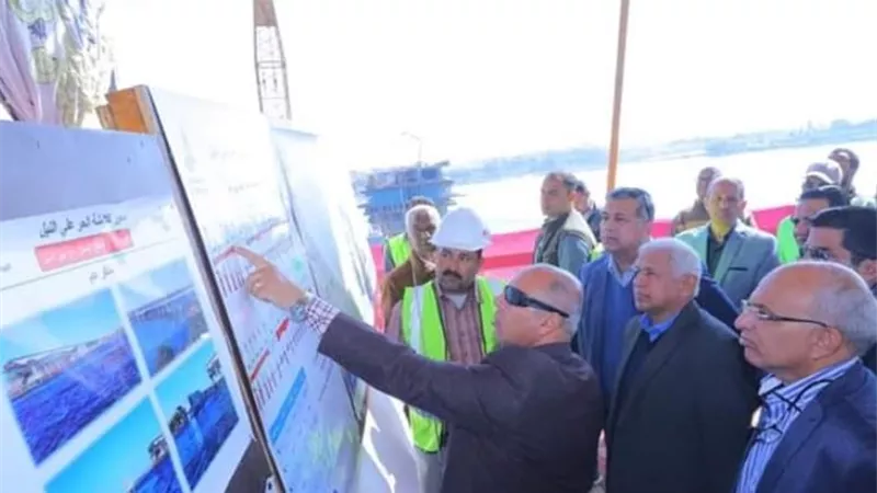 وزير النقل يتابع معدلات تنفيذ محور الشهيد باسم فكرى بقنا