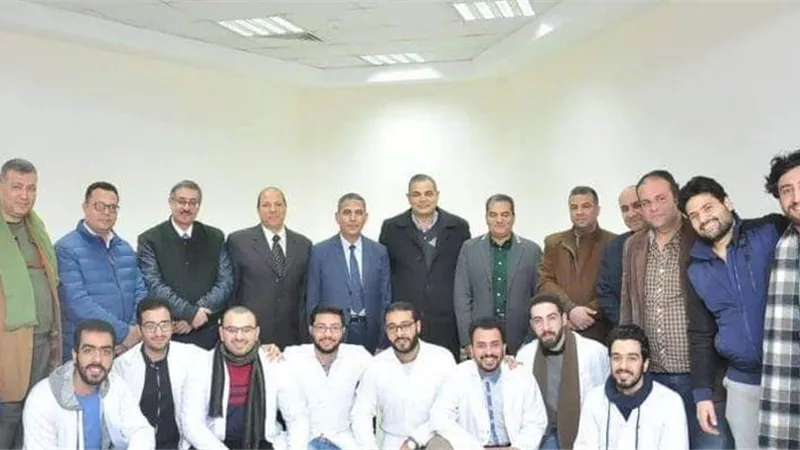 رئيس جامعة كفرالشيخ يتفقد العيادات الخارجية ومطبخ المستشفى ومطعم المدينة الجامعية