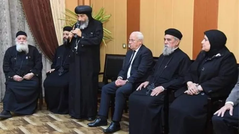 محافظ بورسعيد يزور المدرسة اليونانية الحديثة ويهنئ العاملين بأعياد الميلاد