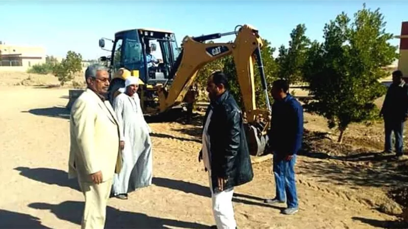 تطوير طريق باريس الغربى وتركيب مظلات أمان بالوادى الجديد