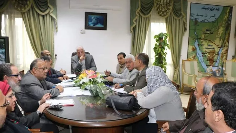فودة يجتمع بالمجموعة الاقتصادية ويطالب بسداد مستحقات الدولة