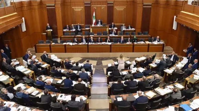 أمين الأغلبية البرلمانية: نواب الشعب يصطفون خلف مؤسسات الدولة دفاعا على استقرار المنطقة