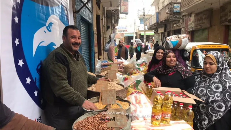 مستقبل وطن ينظم منفذا لبيع السلع الغذائية بأسعار مخفضة بكفرالشيخ