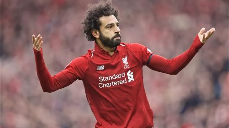 نجم مسرح مصر وزوجته يصلان إلى ليفربول