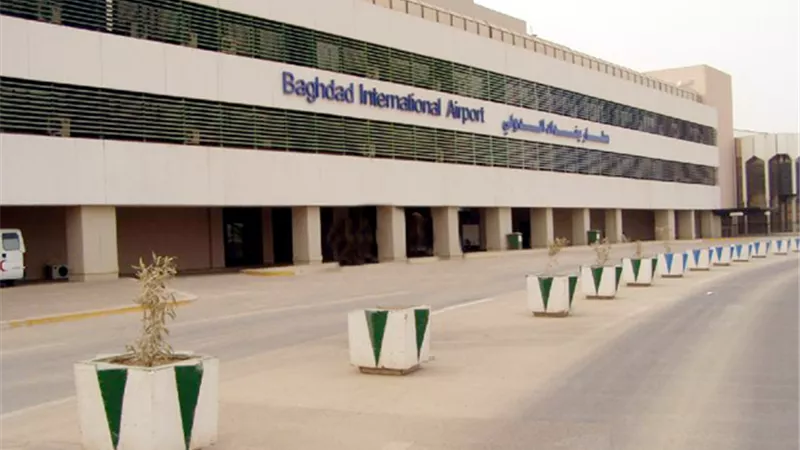 مطار بغداد يعود للعمل بعد ساعات من إغلاقه عقب قصف جوي