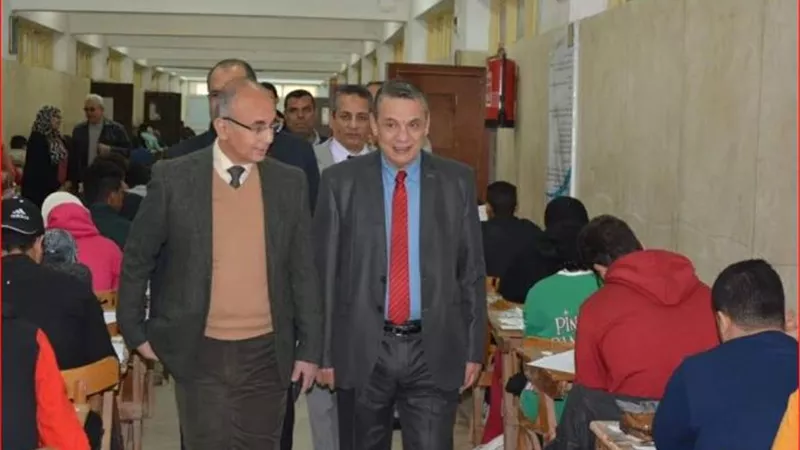 رئيس جامعة الزقازيق يشيد بإلتزام الطلاب وبهدوء لجان الإمتحانات بكلية العلوم