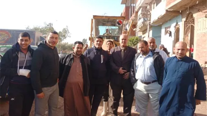 نائب رئيس مدينة الزقازيق يقودحملة نظافة ينظمها شباب غزالة .صور