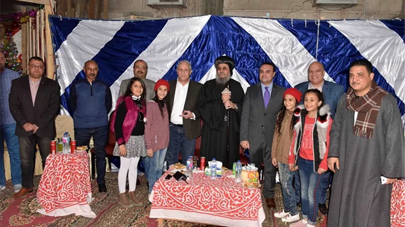 محافظ الاقصر يهنئ أقباط أرمنت بعيد الميلاد المجيد والعام الجديد