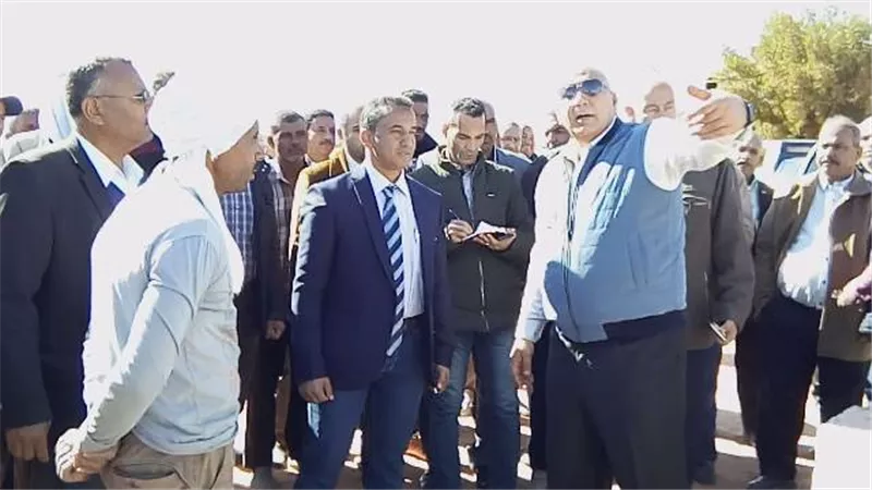 محافظ الوادى الجديد يتفقد مشروعات الصرف الصحي بالداخلة .فيديو وصور