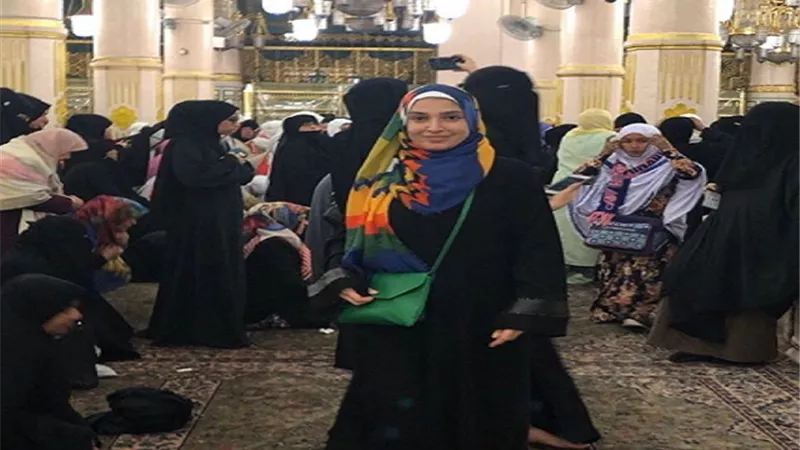 شاهد.. روجينا تصلى الجمعة فى الروضة الشريفة.. صور