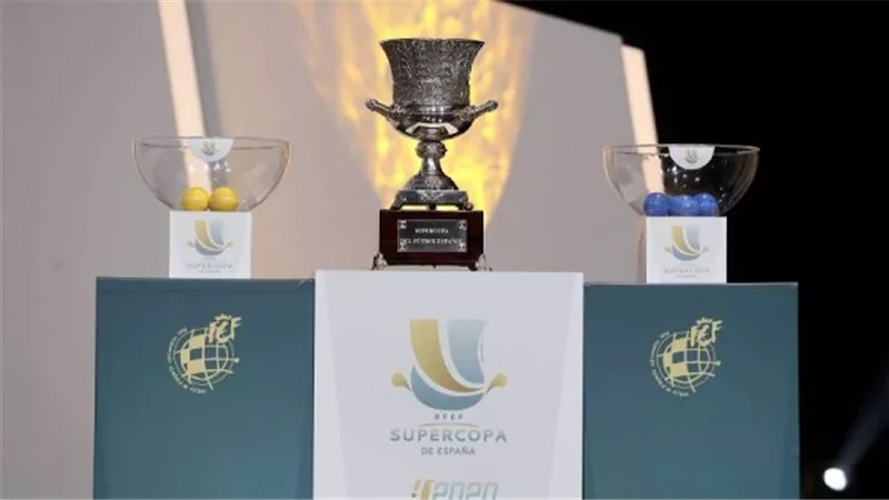 فالنسيا يُثير أزمة قبل مباراته أمام ريال مدريد بالسوبر الاسبانى فى السعودية
