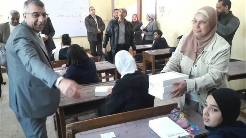 توزيع 79176 جهاز تابلت على طلاب اولى ثانوى بمدارس القاهرة