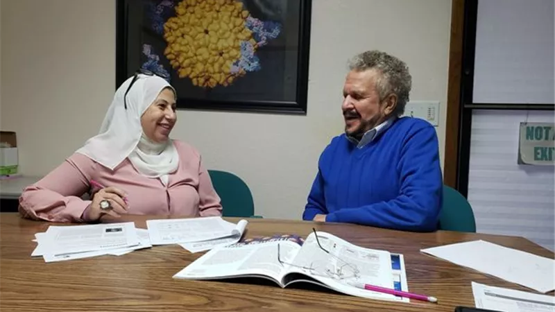 عالم امريكي يؤكد: يمكن ايقاف السرطان الجيني.. وزويل بطلي عرفت مصر من خلاله.. صور وفيديو