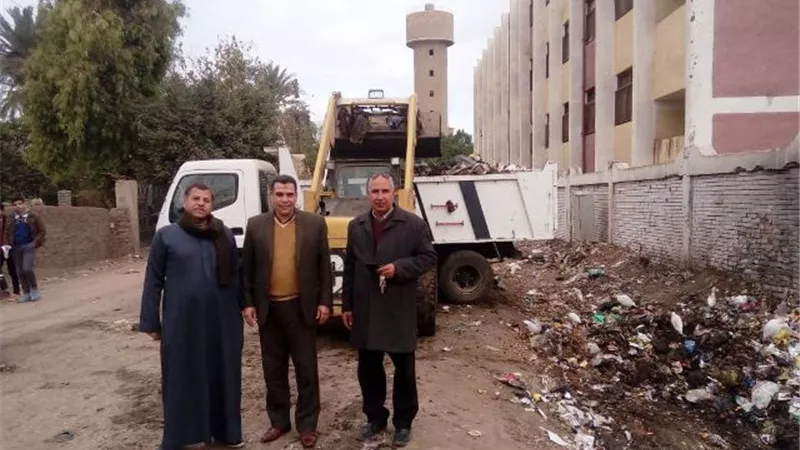 حملة نظافة مكثفة بمدارس أجهور الكبري بمدينة قها