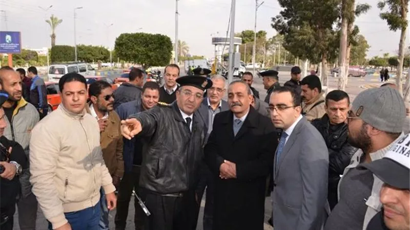 محافظ الإسماعيلية يعاين مقترحات انشاء موقف التاكسي المخصوص .صور