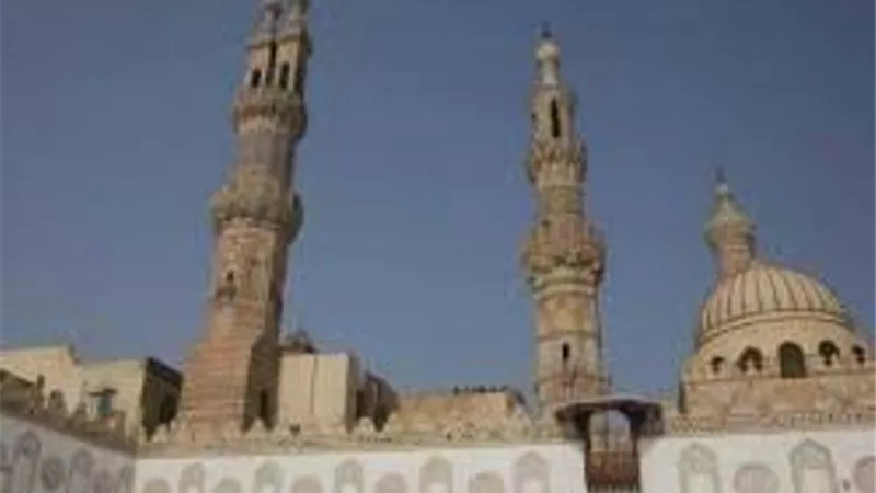 خطيب الجامع الأزهر: إنسانية الناس لا تكتمل إلا بالتزامهم بفضائل الأخلاق