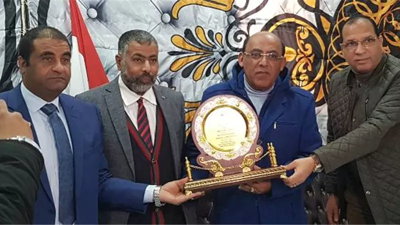 أهالي قرية السعديين يكرمون وكيل وزارة الصحة بالشرقية